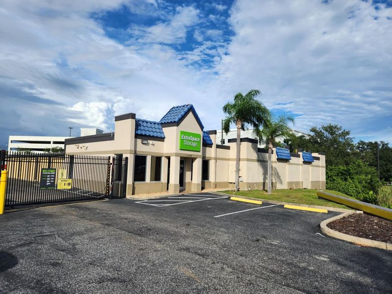 Images Extra Space Storage