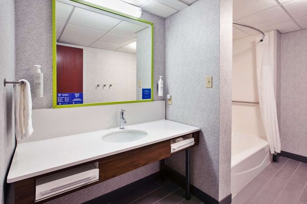 Images Hampton Inn & Suites Cleveland-Airport/Middleburg Heights