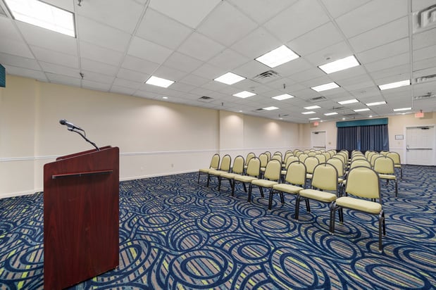 Images Holiday Inn & Suites Clearwater Beach S-Harbourside by IHG