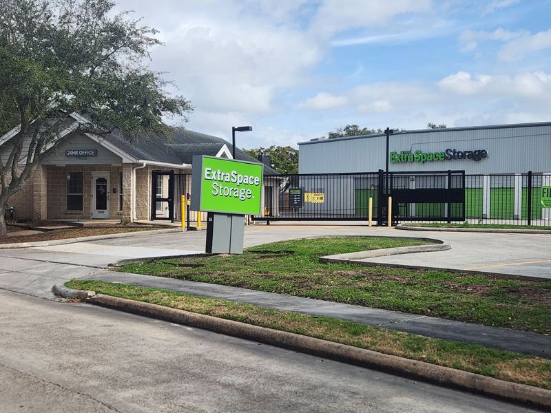 Extra Space Storage Image