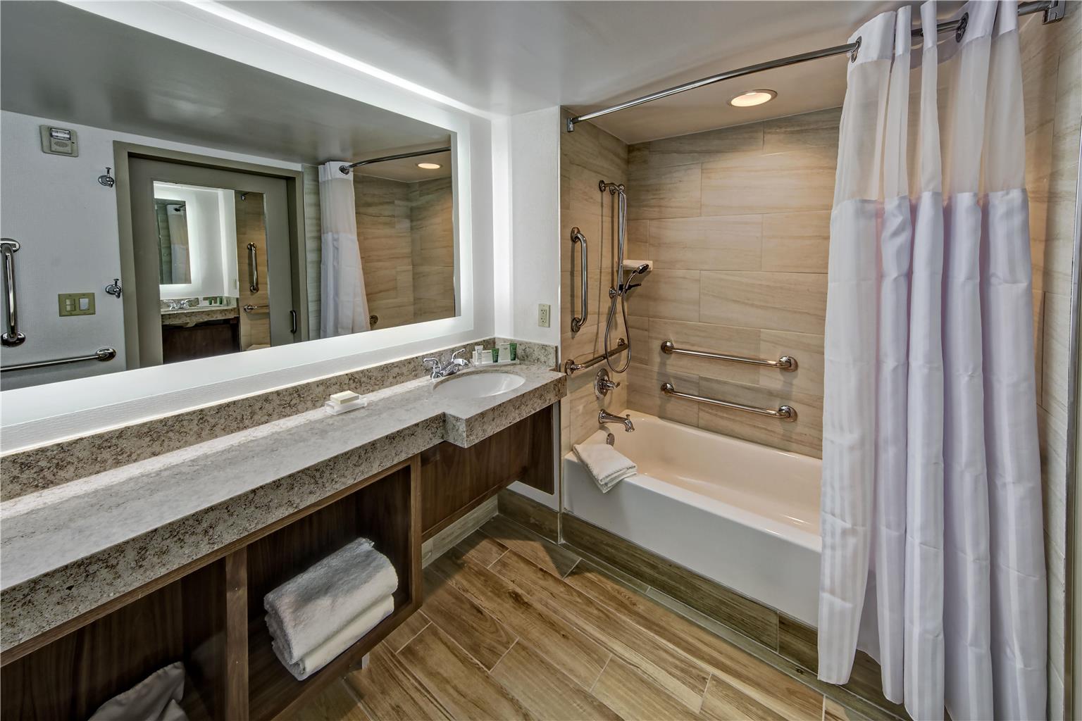 Guest room bath