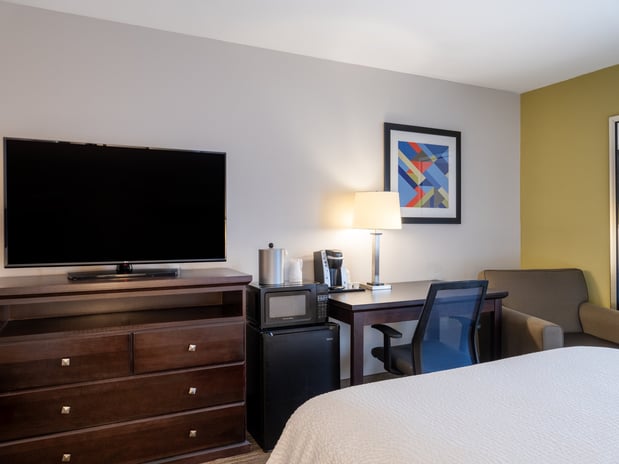 Images Holiday Inn Express & Suites Chicago-Libertyville by IHG
