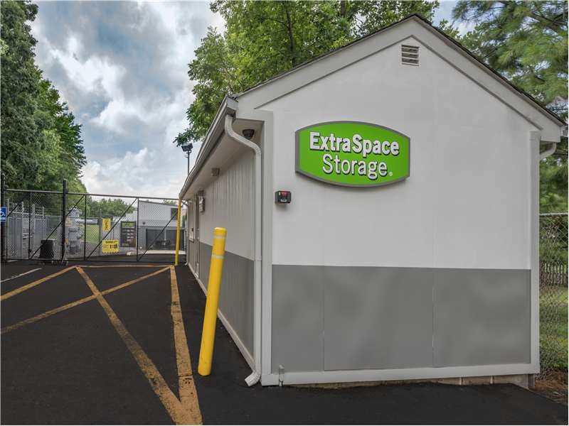 Beauty Image - Extra Space Storage at 725 US-1, Iselin, NJ 08830