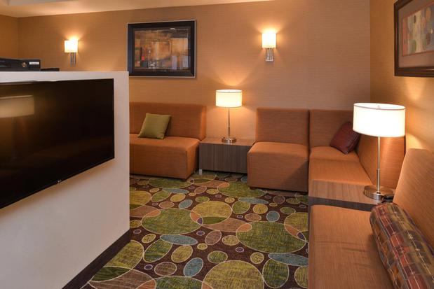 Images Holiday Inn Express & Suites Pocatello by IHG