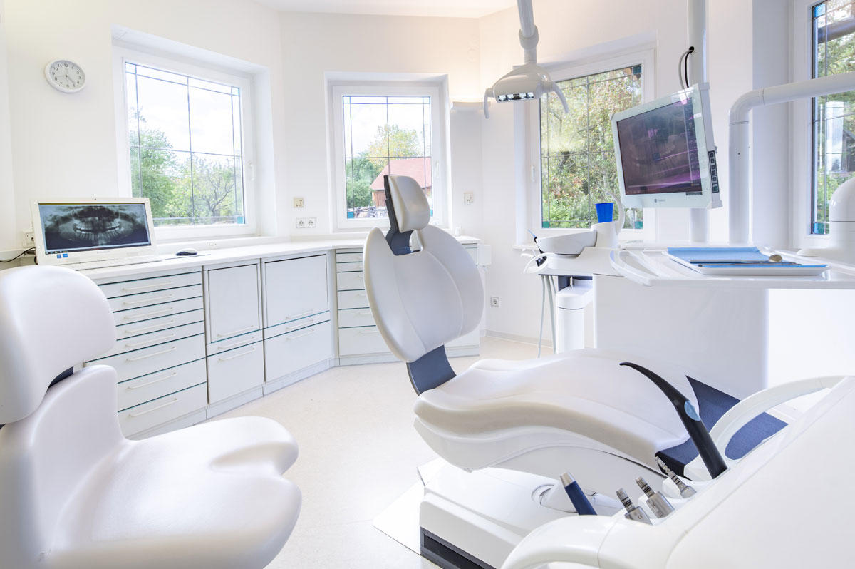 Praxis für Zahnheilkunde | Dr. Thomas Kerling M. Sc. • Christoph Meier | Behandlungszimmer