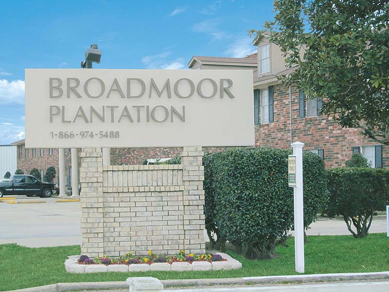 Broadmoor Plantation Apartments, a Maestri Murrell Property Management community