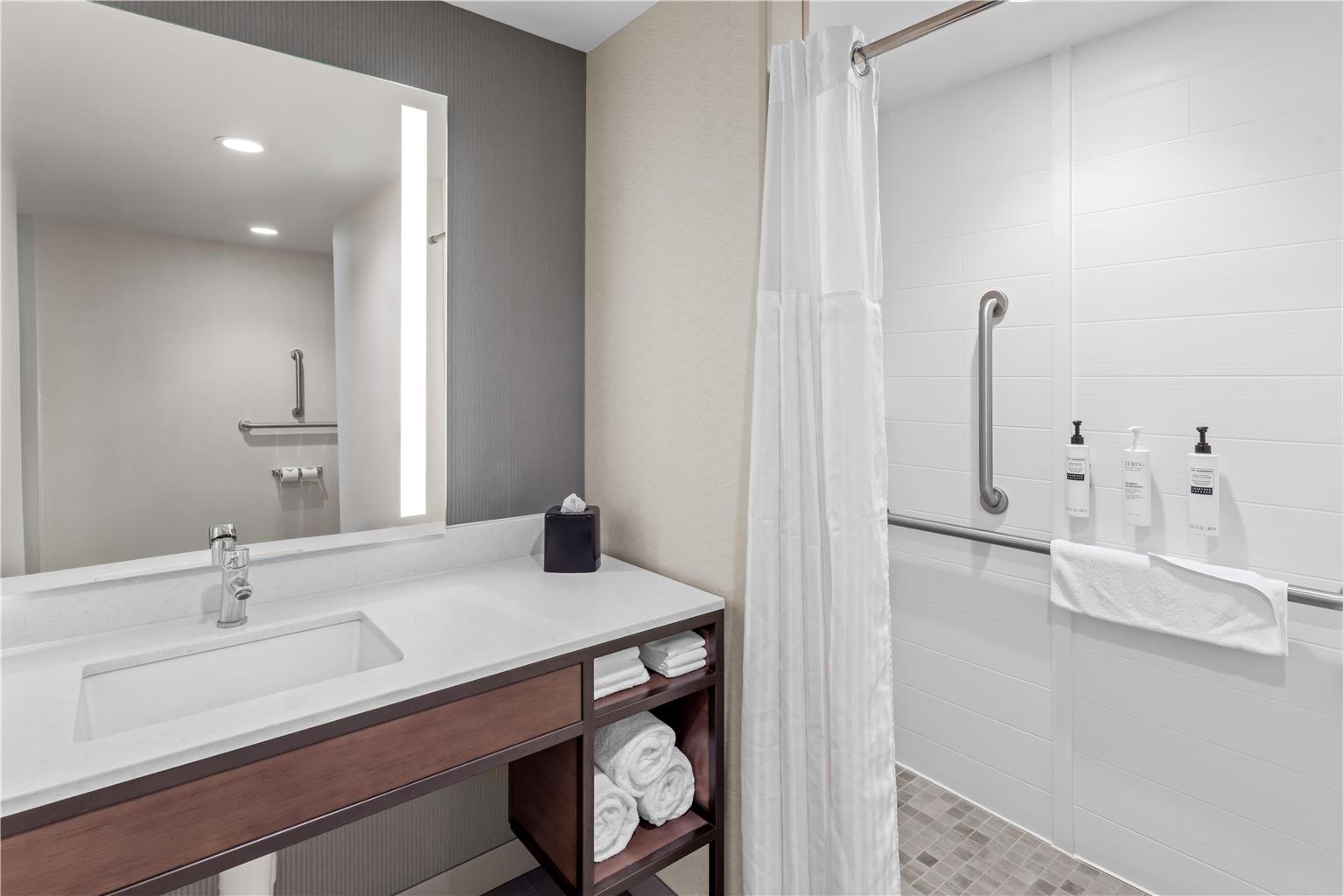 Guest room bath