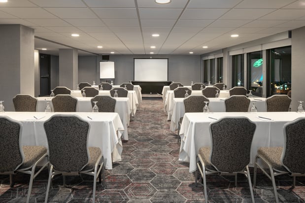 Images Crowne Plaza Memphis Downtown by IHG