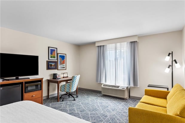 Images Hampton Inn - DeKalb (Near the University)