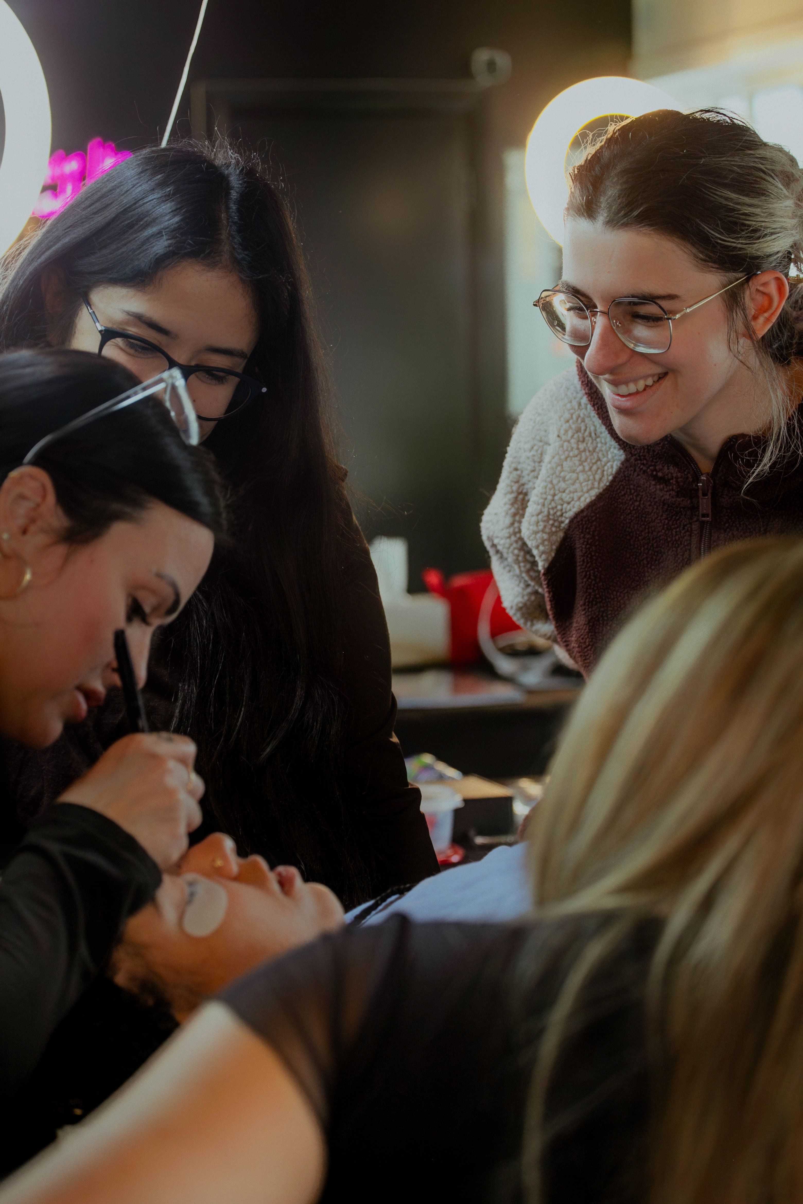 Images Lashista - Formation cils - Pose de cils - Produits de cils Longueuil