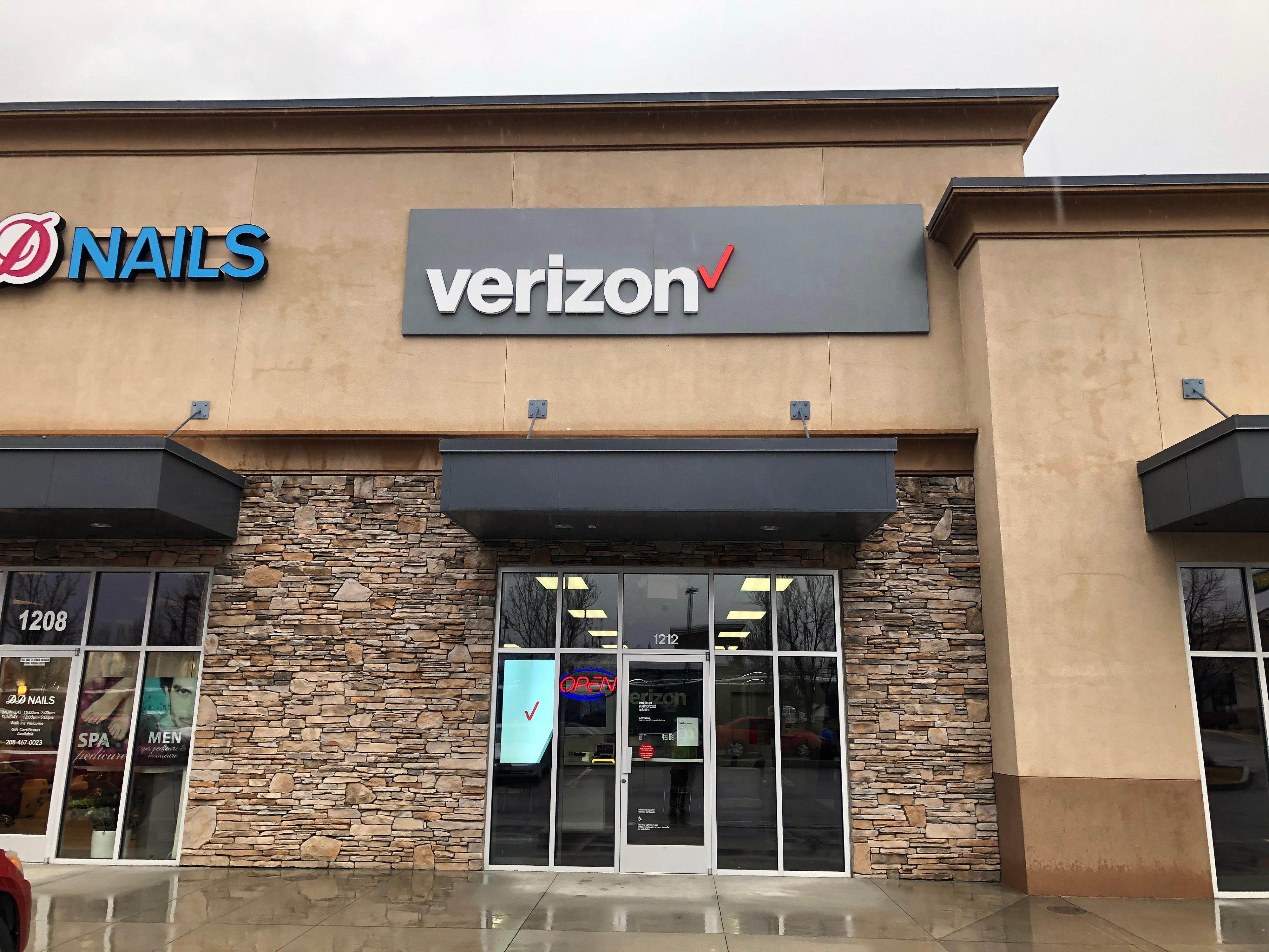 Verizon Authorized Retailer – GoWireless Photo