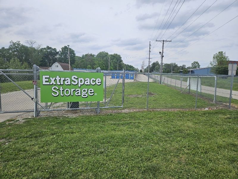 Alternate Beauty Image - Storage Express at 711 Indianapolis St, Bloomington, IL 61701