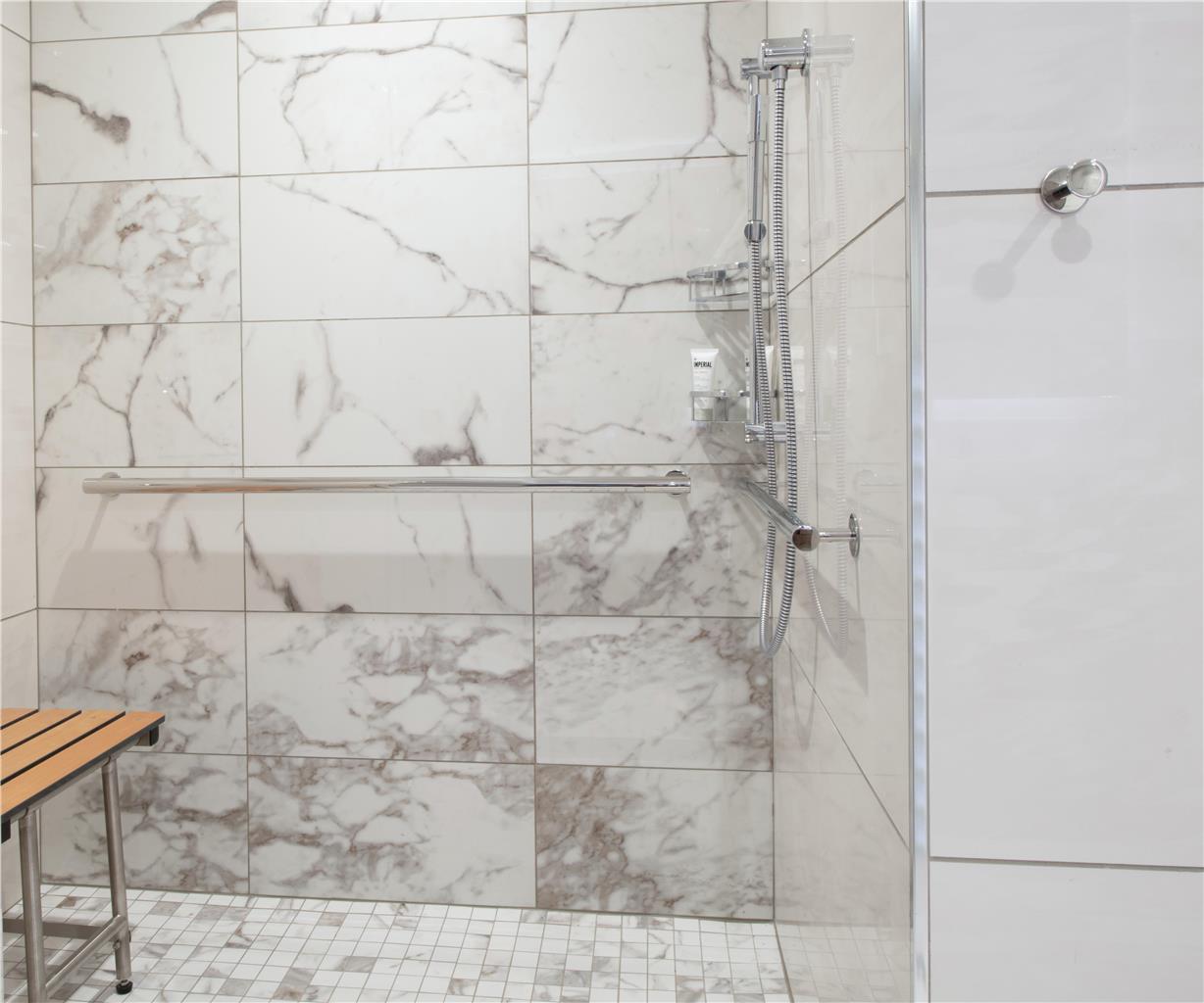 Guest room bath