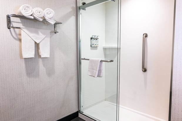 Images Holiday Inn & Suites Oakland - Airport by IHG