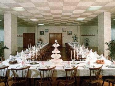 GASTHOF HEISS Grillhendl Heuriger, Kremser Straße 5 in Kirchberg am Wagram