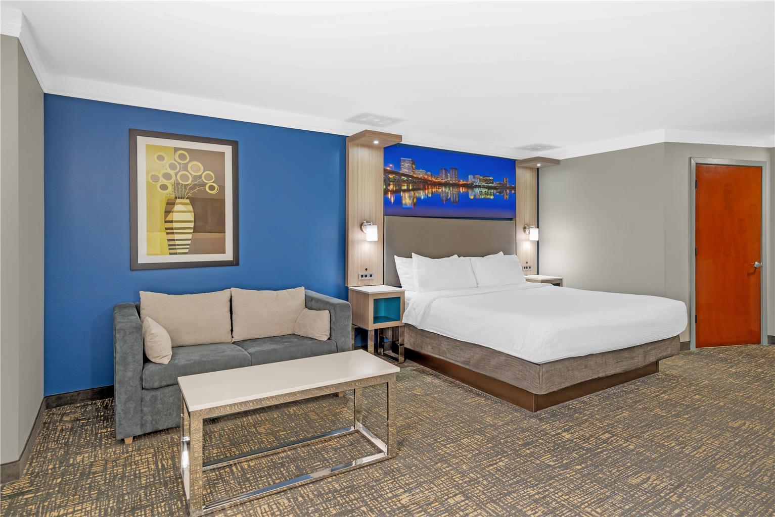 1 King Bed w/ Sofabed + Kitchen