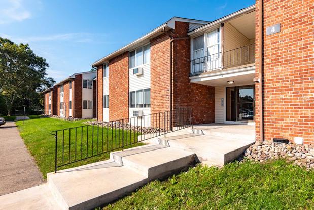 Images King's Court Manor Apartment Homes