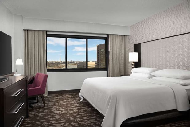 Images Embassy Suites by Hilton Crystal City National Airport