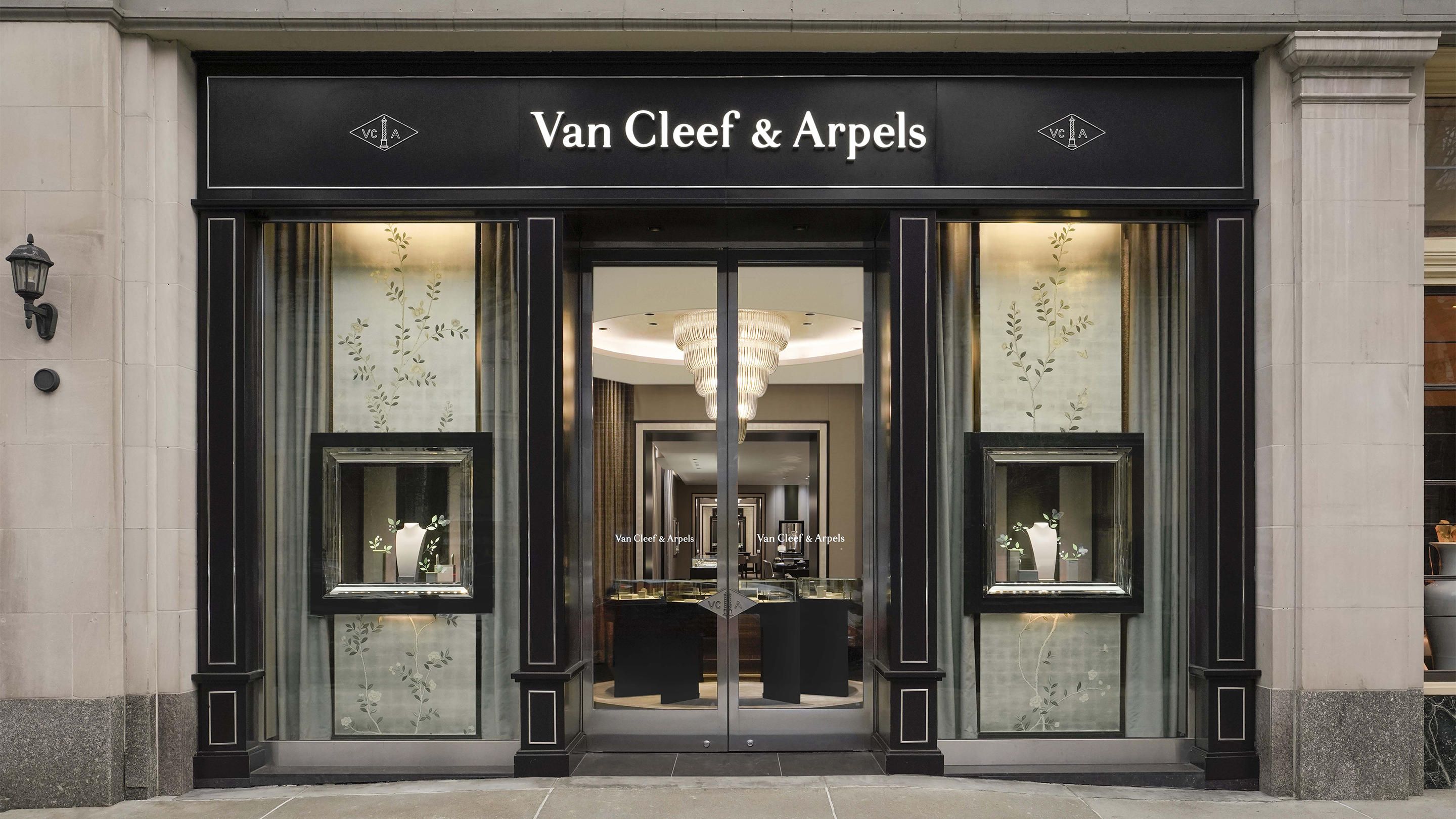 Image 2 | Van Cleef & Arpels (Boston - Newbury Street)