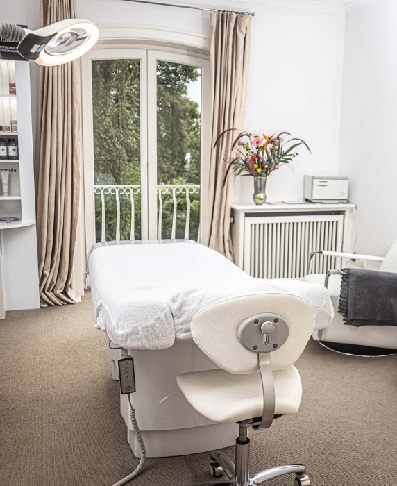 Dr. med. Aresu Naderi - Privatpraxis, Elbchaussee 398 in Hamburg