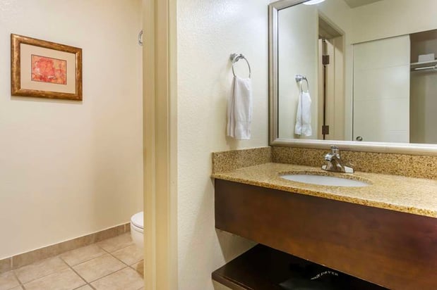 Images Best Western Plus Edmonds Harbor Inn
