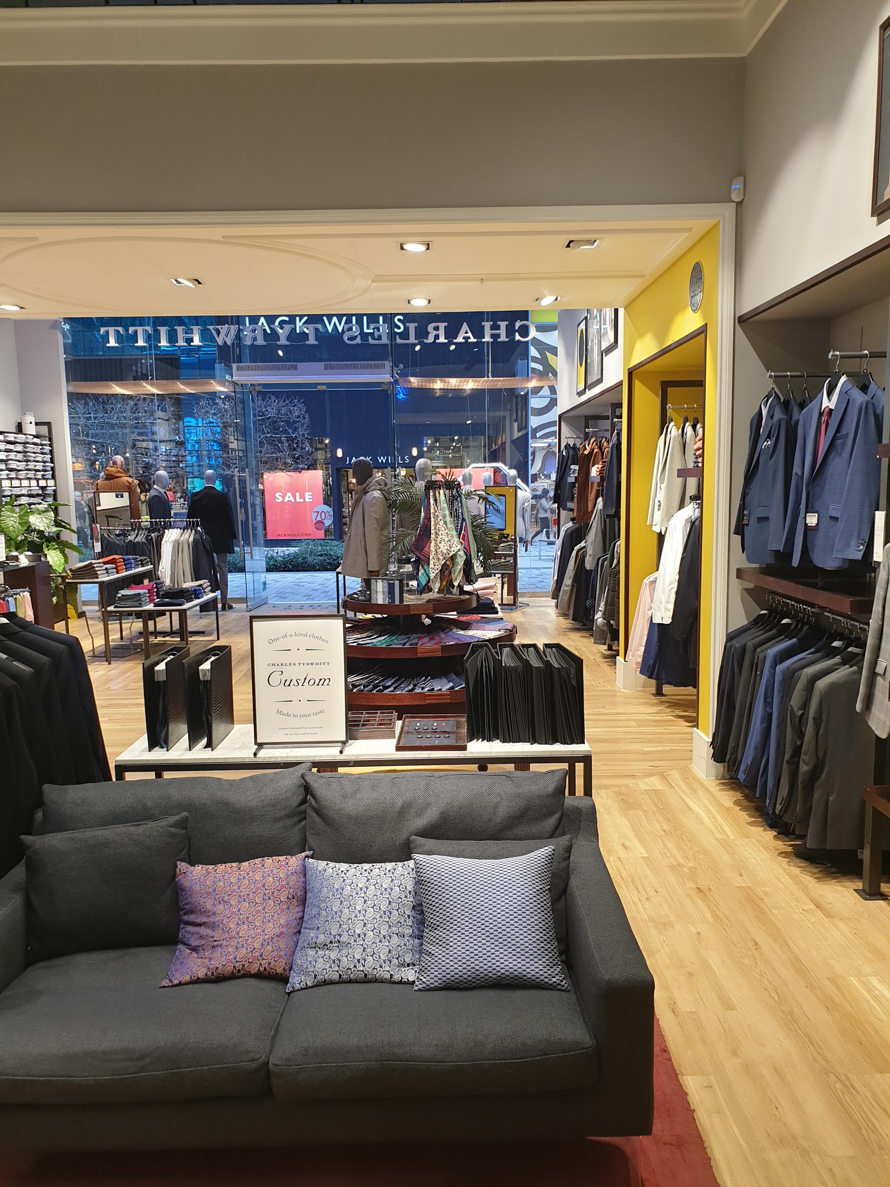 Charles Tyrwhitt Bracknell 01344 552000