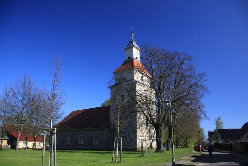Kirche Eichstädt - Ev. KG. Schwante-Vehlefanz, Am Eichenring 36 in Oberkrämer