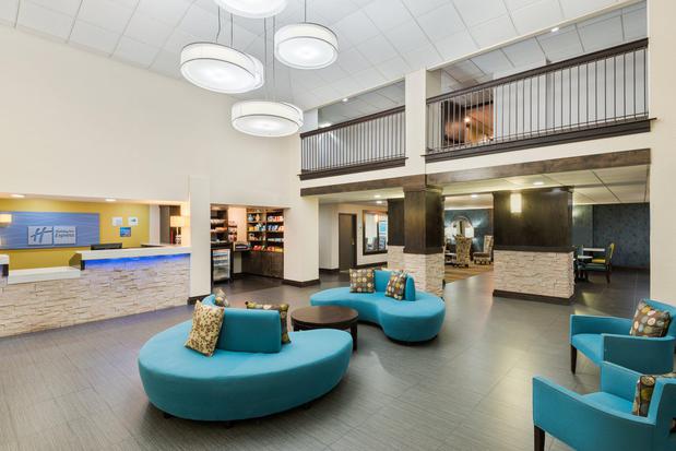 Images Holiday Inn Express & Suites Bentonville, an IHG Hotel
