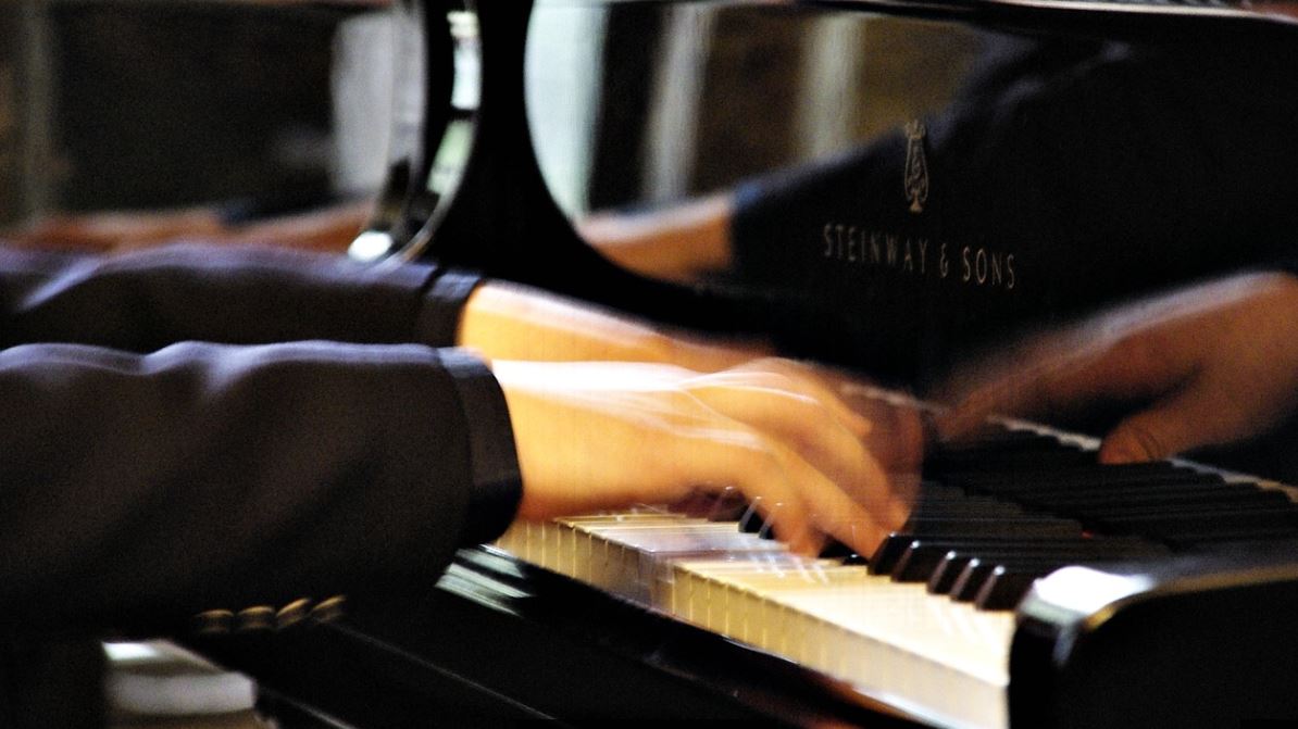 The gift of piano playing provided by the John Spradling Piano Studio John Spradling Piano Studio East Syracuse (315)254-7136