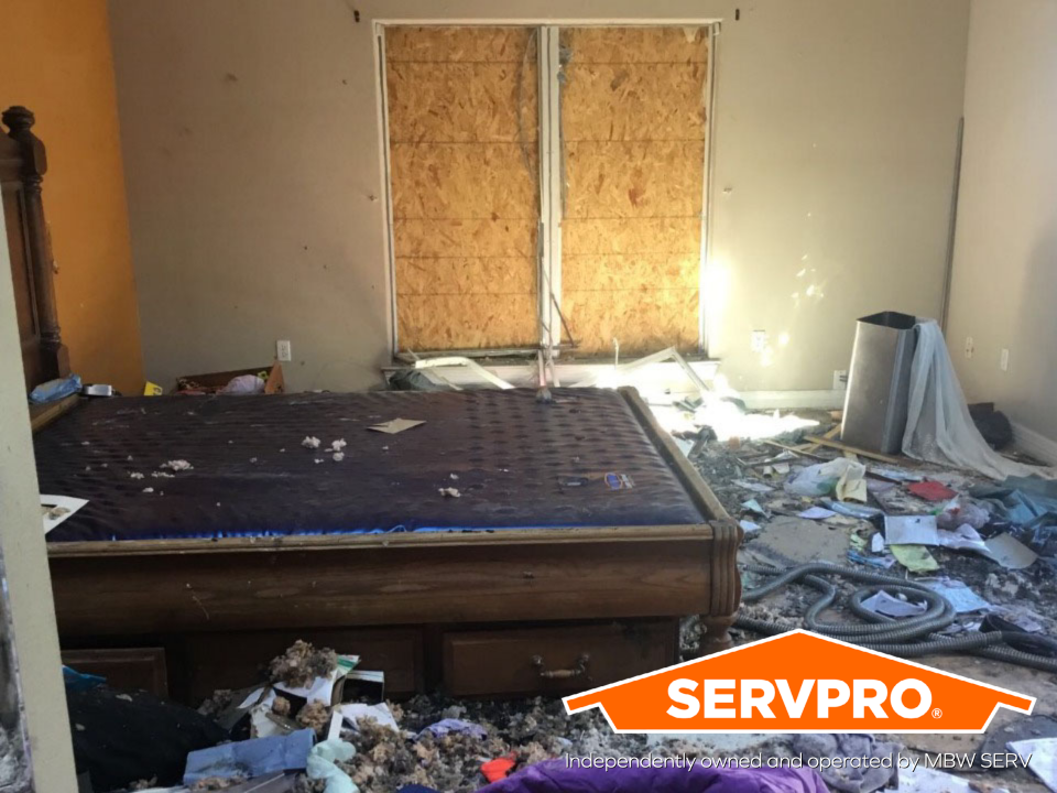 SERVPRO of Dallas Bedroom Board up after Hurricane