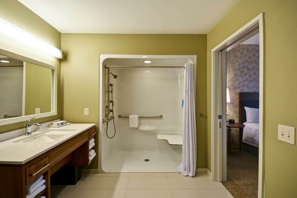 Guest room bath