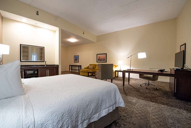 Images Hampton Inn & Suites Rockville Centre