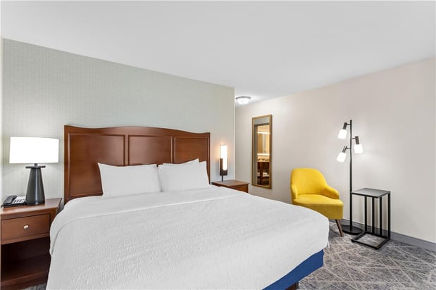 Images Hampton Inn - DeKalb (Near the University)