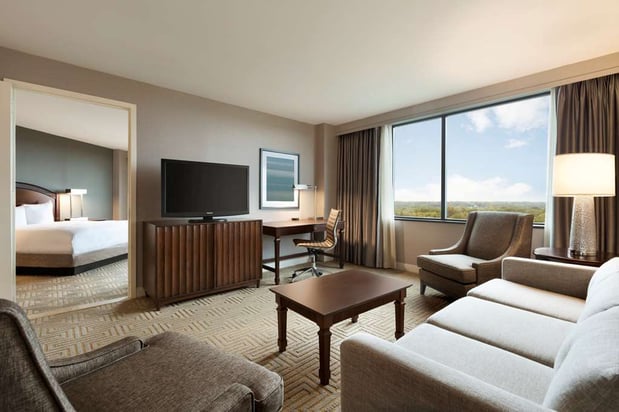 Images Hilton East Brunswick Hotel & Executive Meeting Center