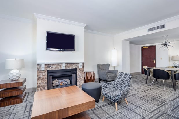 Images Holiday Inn Lafayette-City Centre by IHG