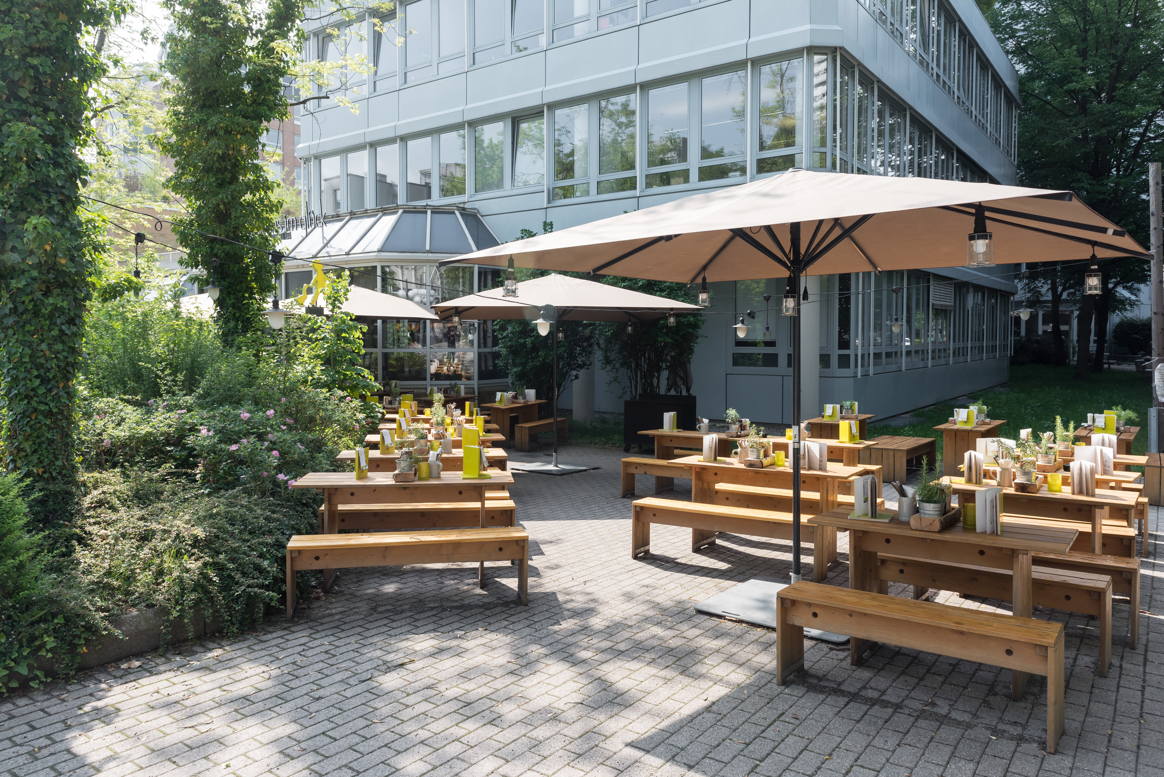 Bilder HANS IM GLÜCK - MÜNCHEN Arabellapark