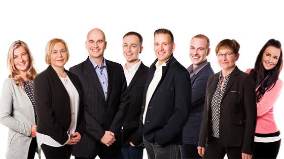 Teamfoto - AXA Versicherung Hecht & Schnak OHG - Kfz Versicherung in  Neubrandenburg
