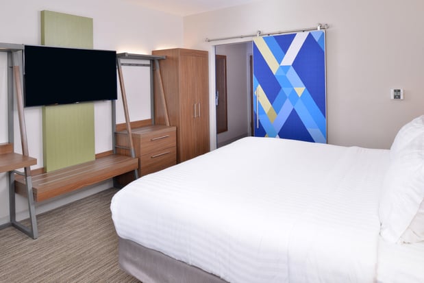 Images Holiday Inn Express & Suites Madison by IHG