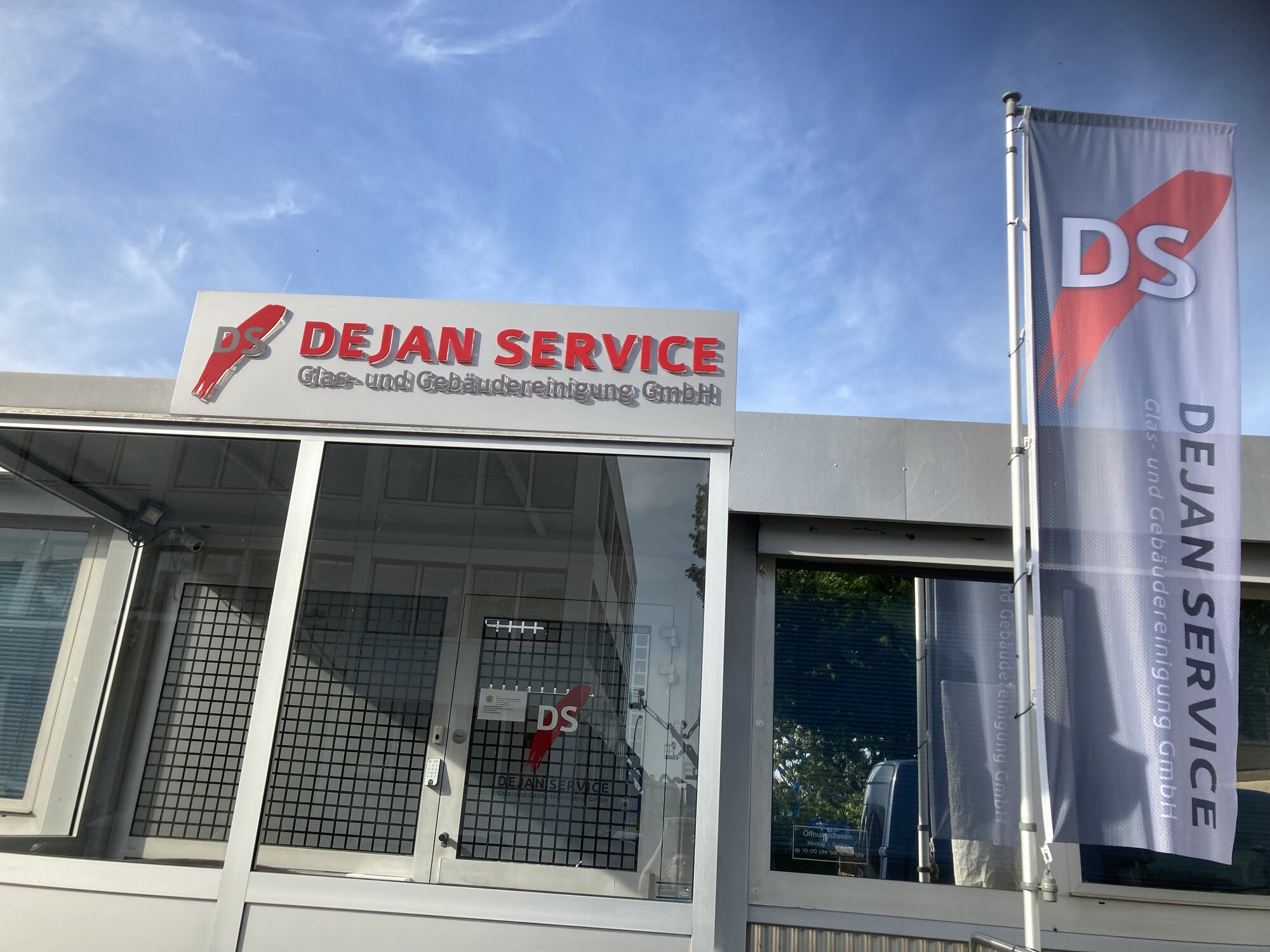 Dejan Service Glas und Gebäudereinigung GmbH in Frankfurt am Main - Logo