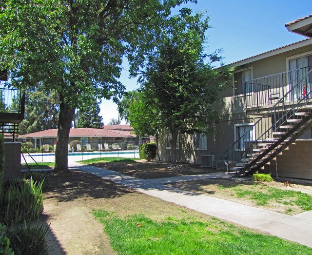 Courtyard at Central Park Apartments Photo