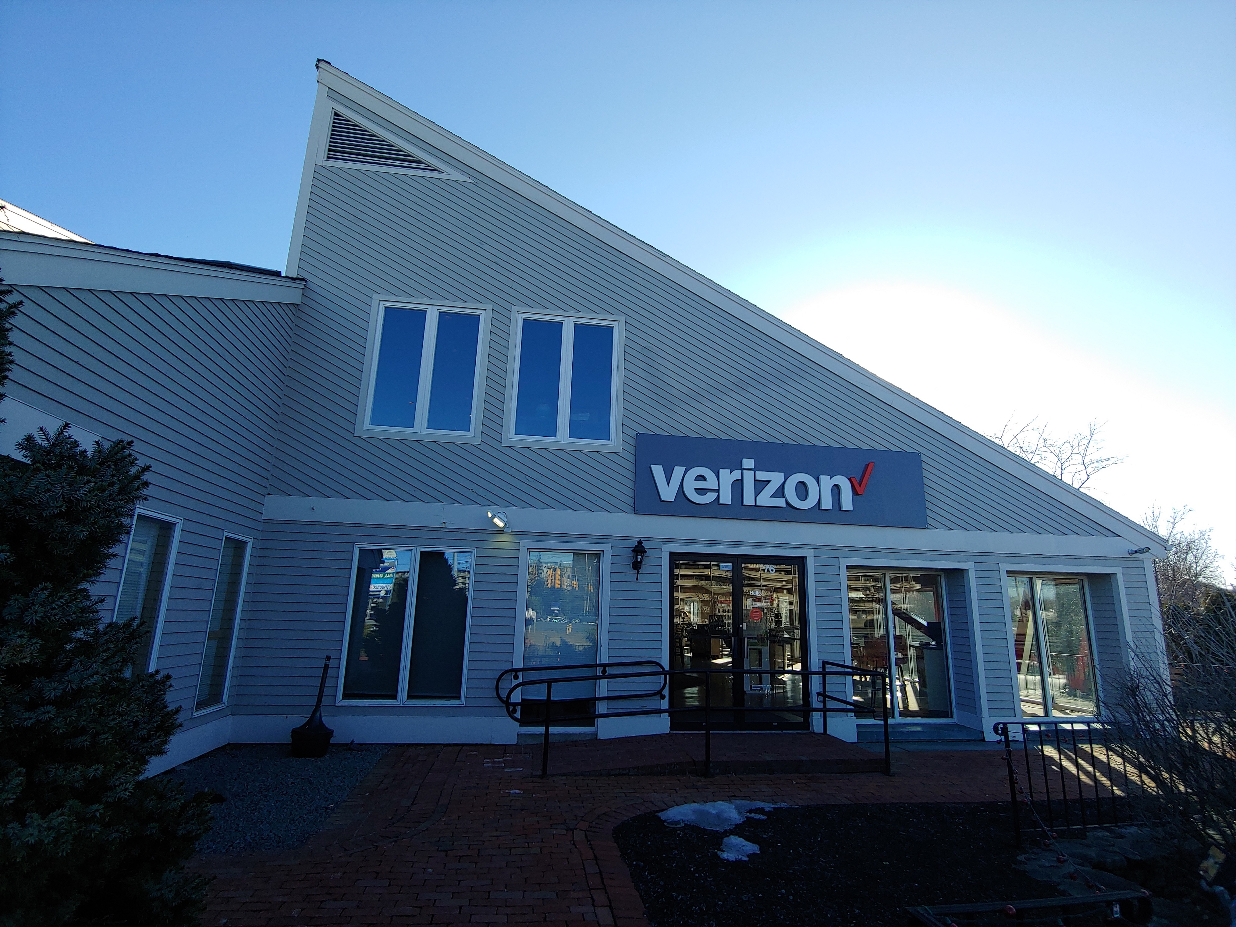 Verizon Authorized Retailer – GoWireless Photo