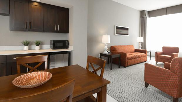 Images Holiday Inn & Suites Davenport, an IHG Hotel