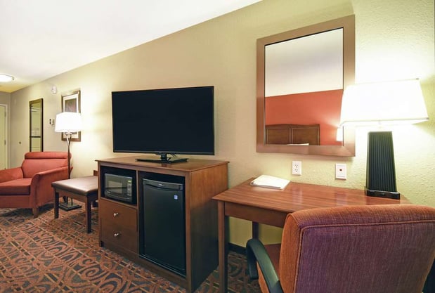 Images Hampton Inn & Suites Milwaukee/Franklin