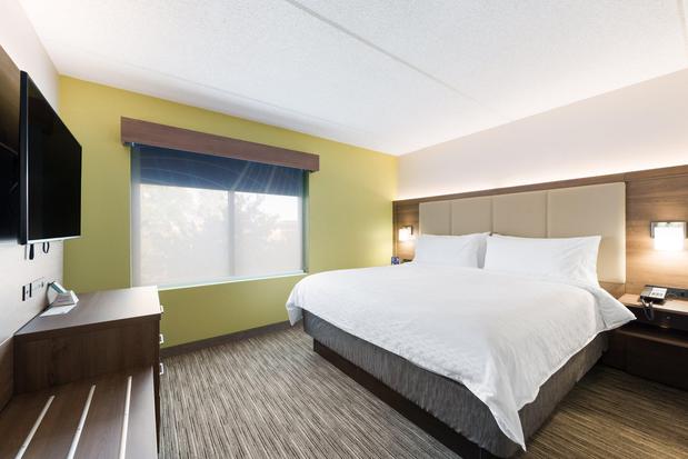 Images Holiday Inn Express Naperville by IHG