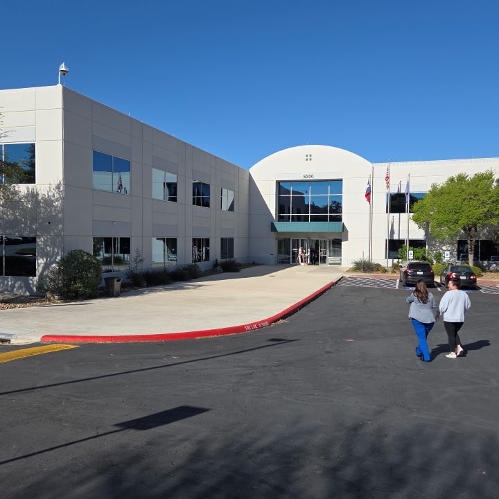 Main entrance at Business Center 3