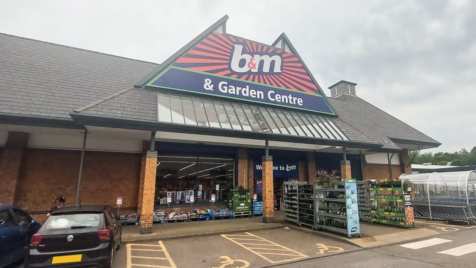 Images B&M Store with Garden Centre