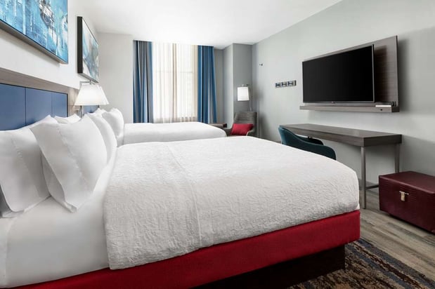Images Hampton Inn & Suites Baltimore Inner Harbor