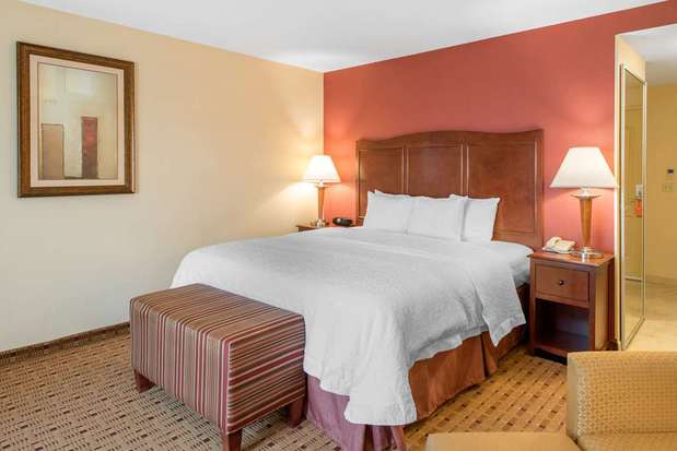 Images Hampton Inn & Suites Arcata, CA