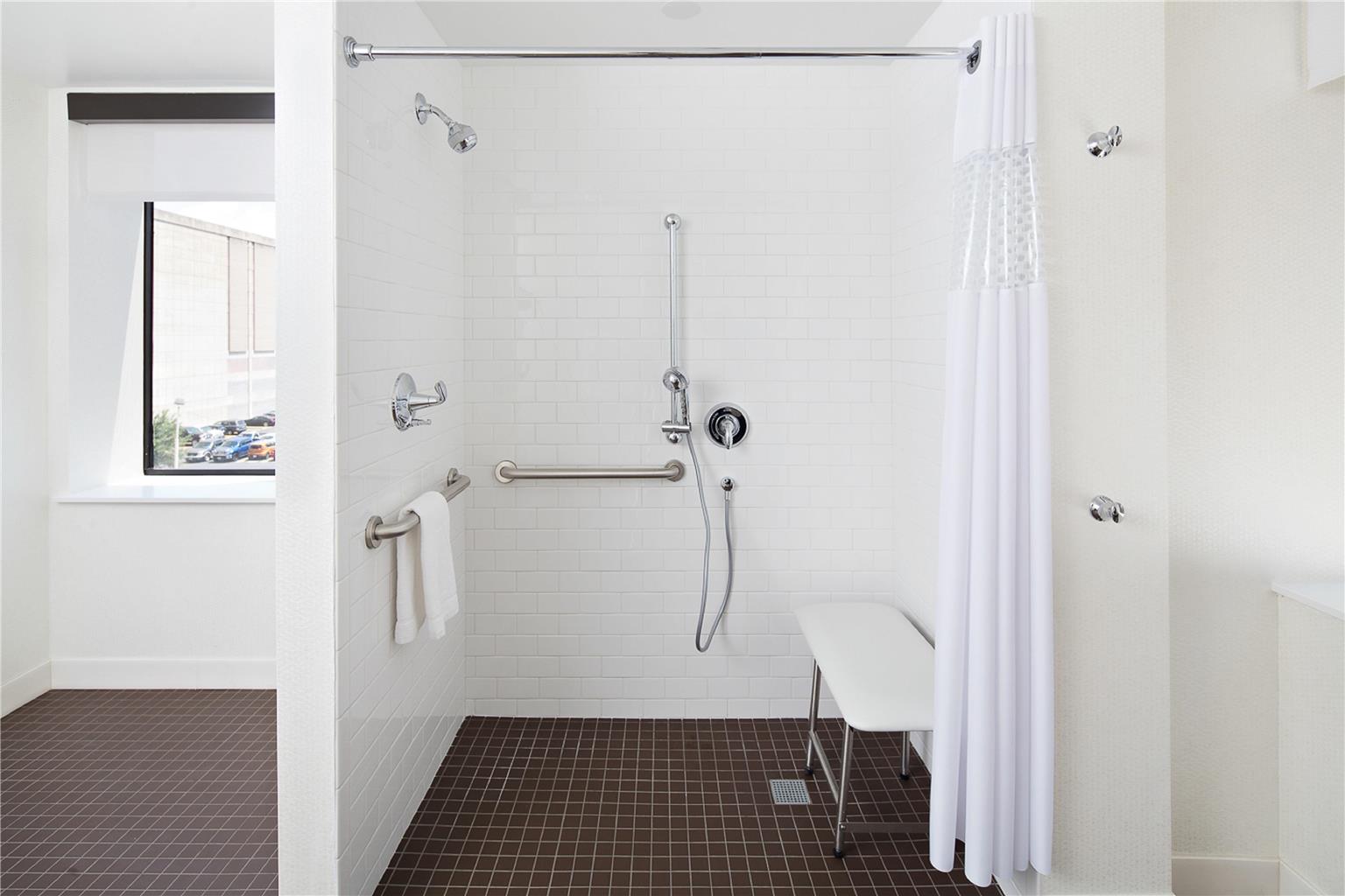 Guest room bath