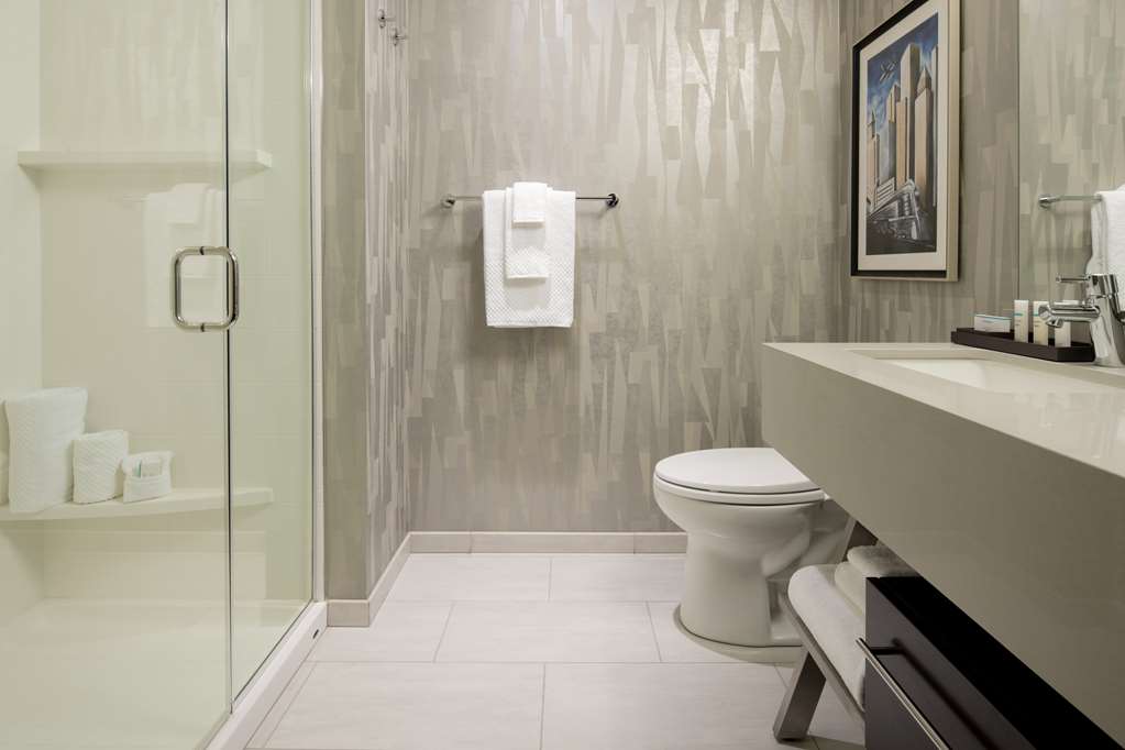 Guest room bath